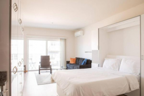 Flexhome East Side Studio R7 - Brady Fiserv Balcony
